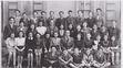 Školní fotografie 1940-1941. Karel Ellinger čtvrtý zleva v poslední řadě