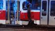 Tramvaje v sobě zůstaly zaklíněné, zranění utrpěl jen řidič ve zničené kabině