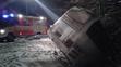 Linkový autobus po nehodě zůstal viset nad roklí - 4