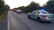 Kamion se po srážce s autem převrátil a začal hořet
