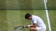 Novak Djokovič přeměřuje výšku pažitu