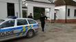 V Čelákovicích hrozil muž přítelkyni i policistům pistolí - 1