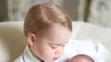 První oficiální snímky princezny Charlotty a prince George, vyfotila je vévodkyně Kate - 3