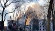 Zničené divadlo v obklíčeném městě Mariupol