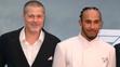 Brad Pitt (vlevo) a Lewis Hamilton