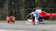 Těžce zraněného cyklistu transportoval vrtulník - 4