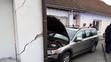 Auto srazilo u Brna chodce a nabouralo do domu - 2
