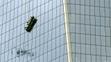 Na mrakodrapu World Trade Center uvízli myči oken - 2