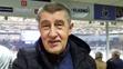 Andrej Babiš fandil Jágrovi na jednom ze zápasů Kladna.