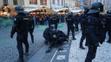 Policejní zákrok proti holandským fanouškům na Staroměstském náměstí (3)