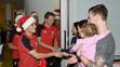 Fotbalisté Liverpoolu navštívili nemocné děti - 3