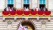 Královská rodina na balkoně Buckinghamského paláce