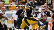 Antonio Brown se kopem zbavil obránce - 1