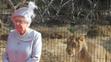 Zajímavé fotografie ze života královny Alžběty II. - Královna Alžběta v Londýnské ZOO