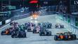 Start byl ve Vegas divoký, Lando Norris se snažil vytlačil Maxe Verstappena (vpravo)