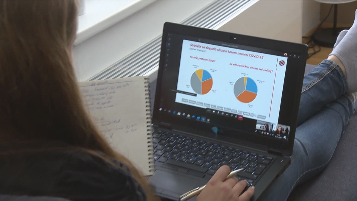 Zaměstnanci by za home office měli mít kompenzace. Podnikatele zákon