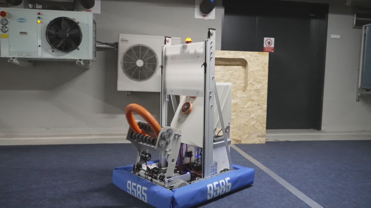 Ústečtí studenti vyrobili robota. Teď s ním vyráží na soutěž do USA | TN.cz