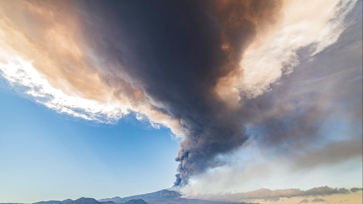 VIDEO: L’Etna si risveglia!  L’aeroporto di Catania ha dovuto sospendere le sue operazioni