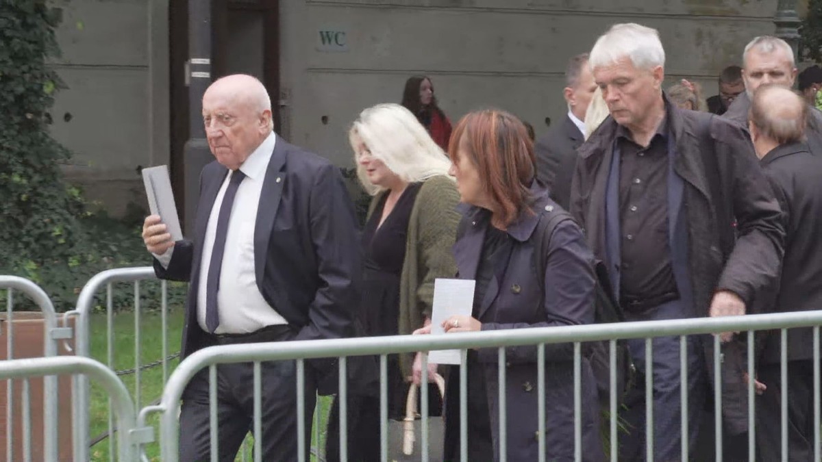 The Last Farewell to Czech-Slovak Pop Music Legend Vašo Patejdl: Funeral, Attendees, and Funeral Lunch