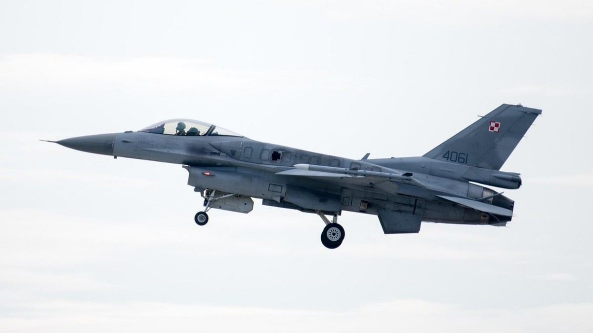 Polská stíhačka skončila v plamenech. Pilot havárii nepřežil | TN.cz