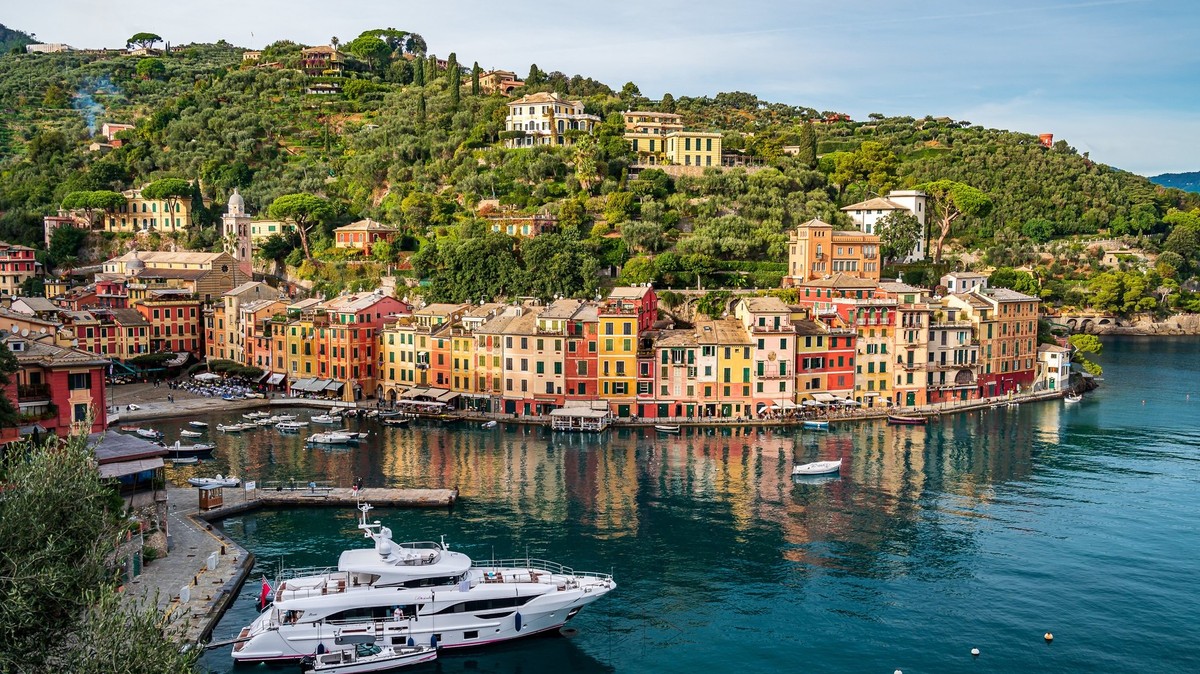 An Italian resort offers an exotic base.  Tourists will be penalized for being late