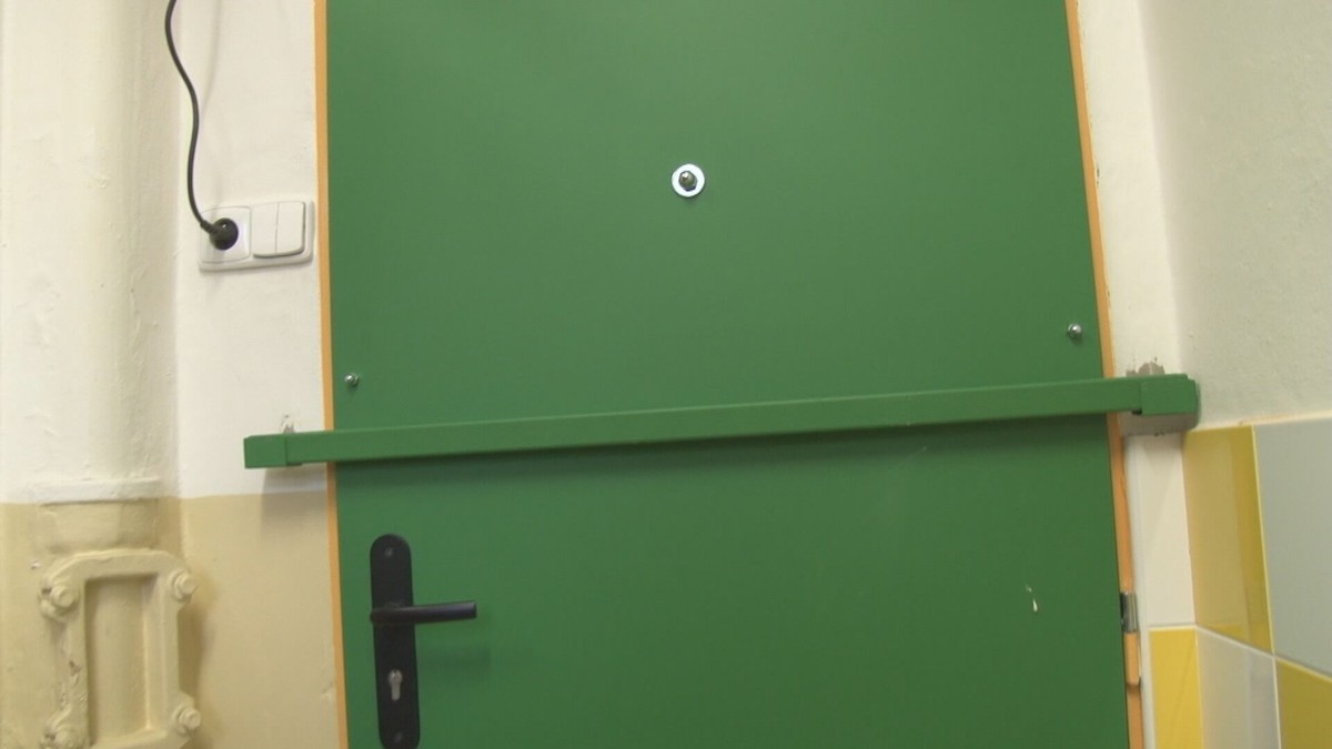 Chebská školka se připravuje na útok střelce. Další mají následovat