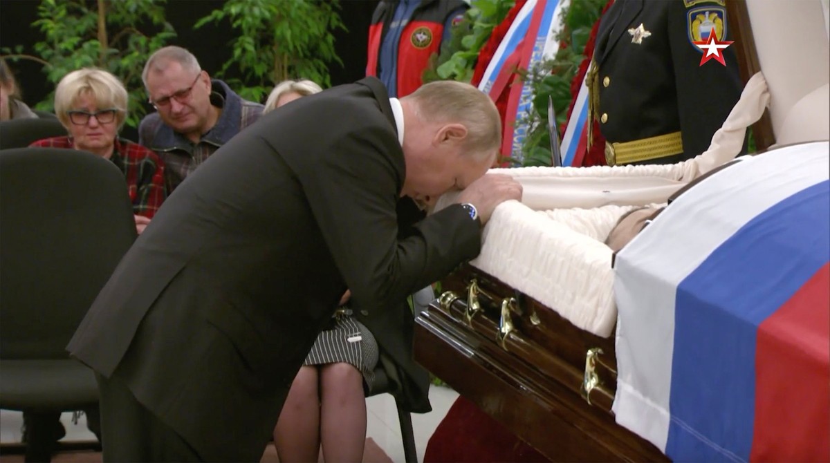 Rare expression of emotions.  With tears in his eyes, Putin laid his head on the minister’s coffin