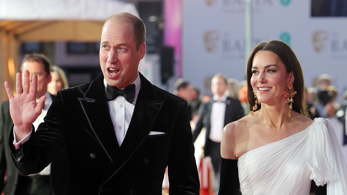 VIDEO: Princess Kate lost her temper.  She surprised with a gesture on the red carpet