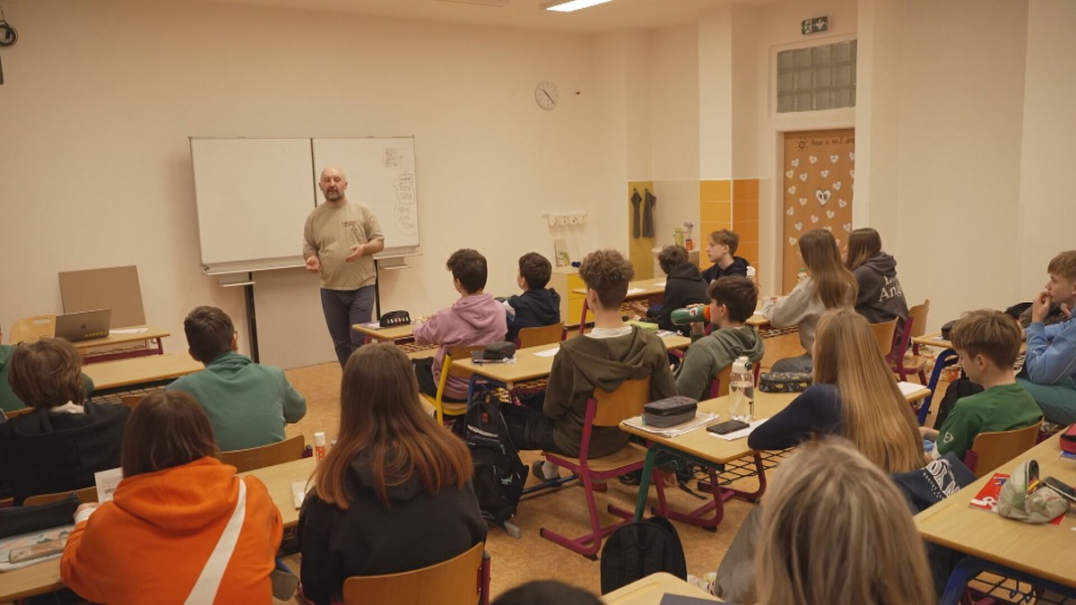 Žáci v Opavě se po povodních vrací do škol. Se školkou v centru se už  nepočítá