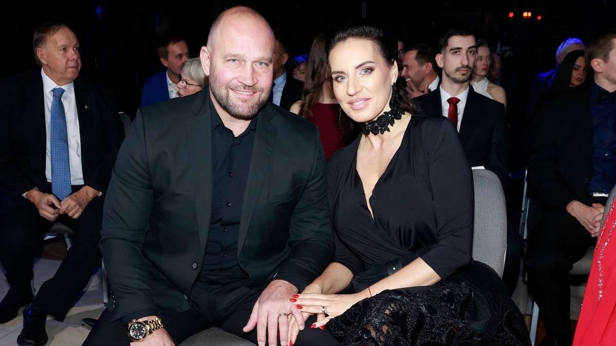 Olympijský vítěz z Nagana si hýčká tuhle krásku. Ukázala sexy snímky od moře
