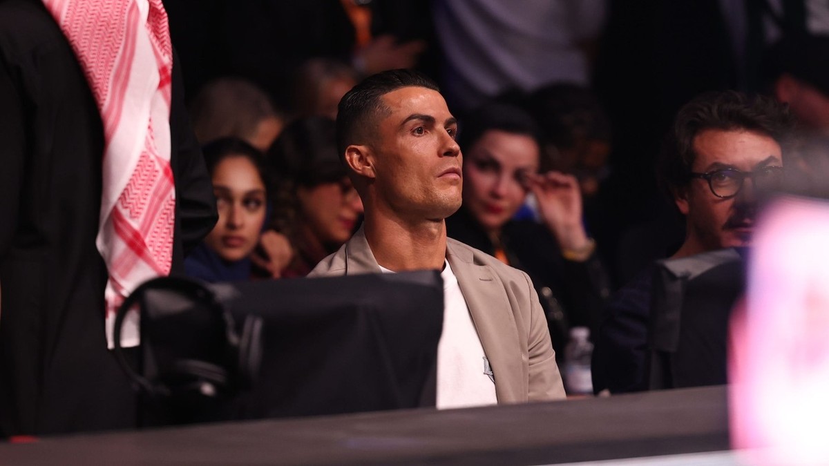 Ikona UFC schytala další tvrdý knokaut. Prohrál i oblíbenec Cristiana Ronalda