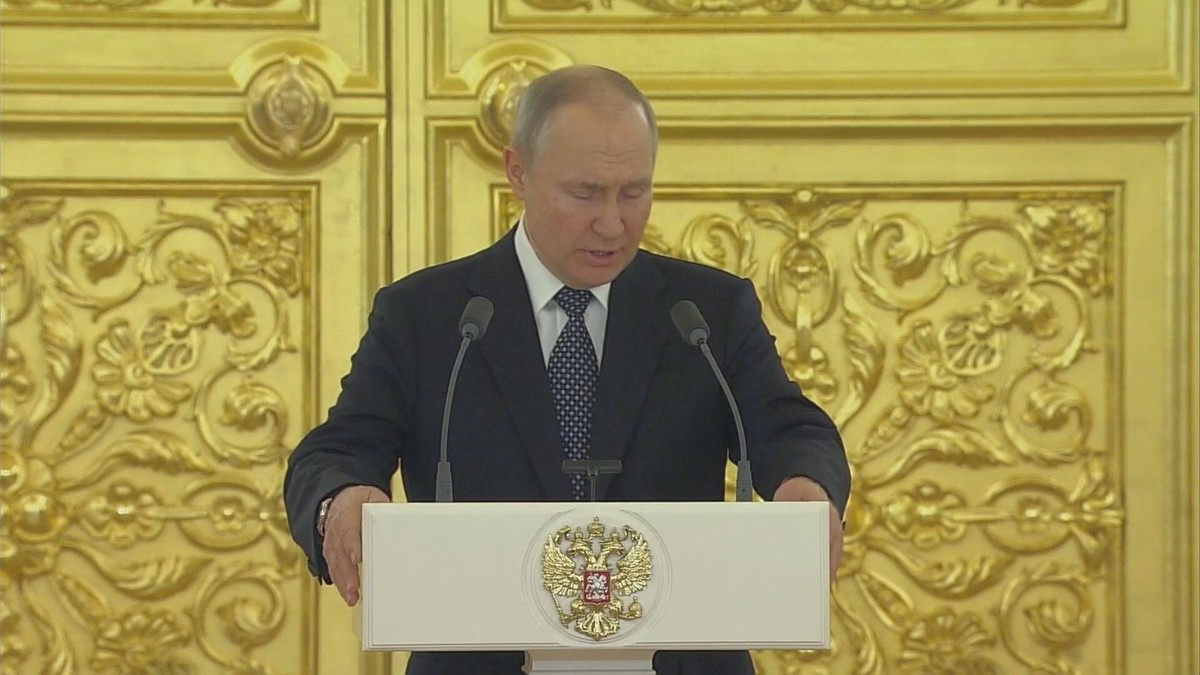 VIDEO: Putin rivela problemi di salute durante il suo discorso.  È arrivato con 32 minuti di ritardo