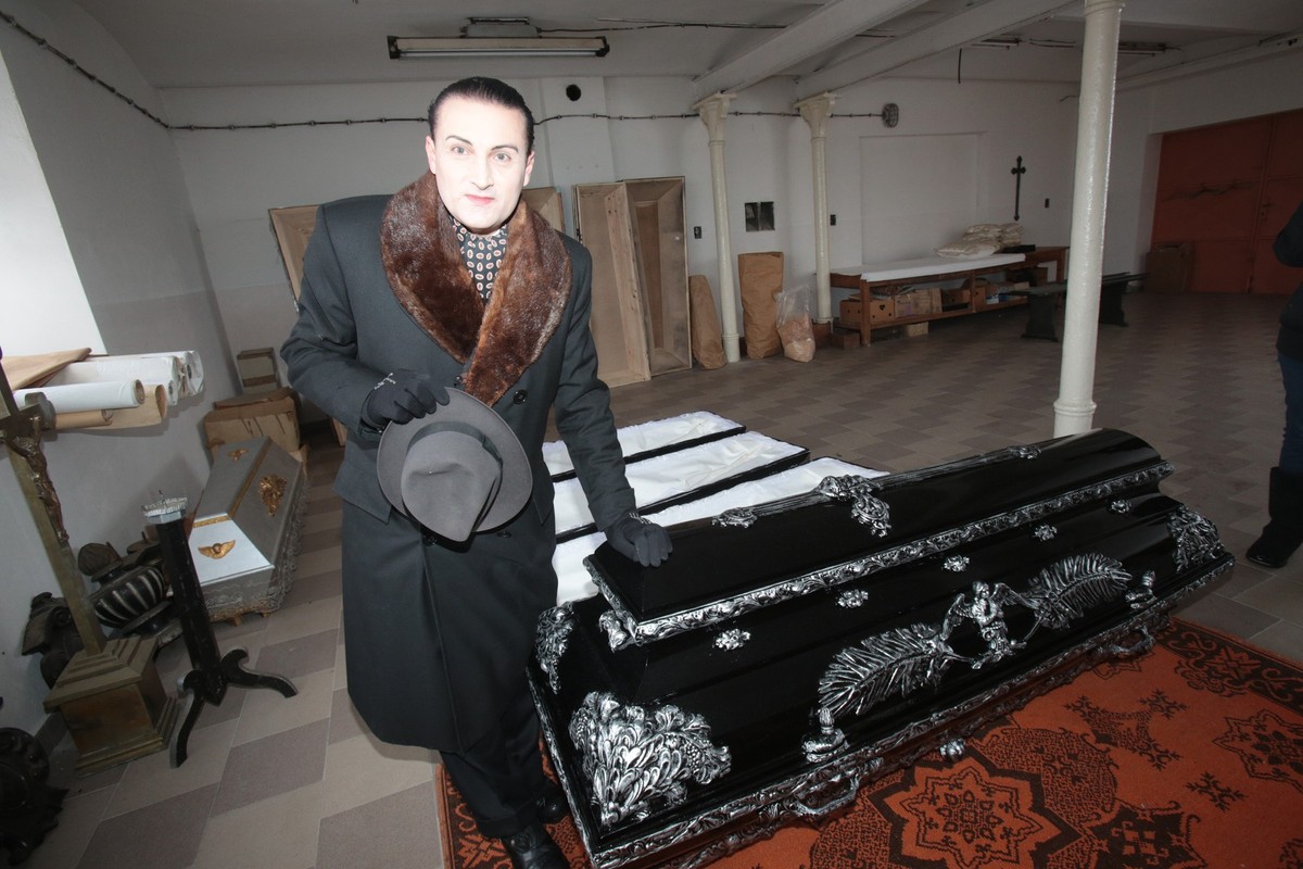 Zemřel funebrák Ivan Genov. Prý se bál jít do nemocnice kvůli