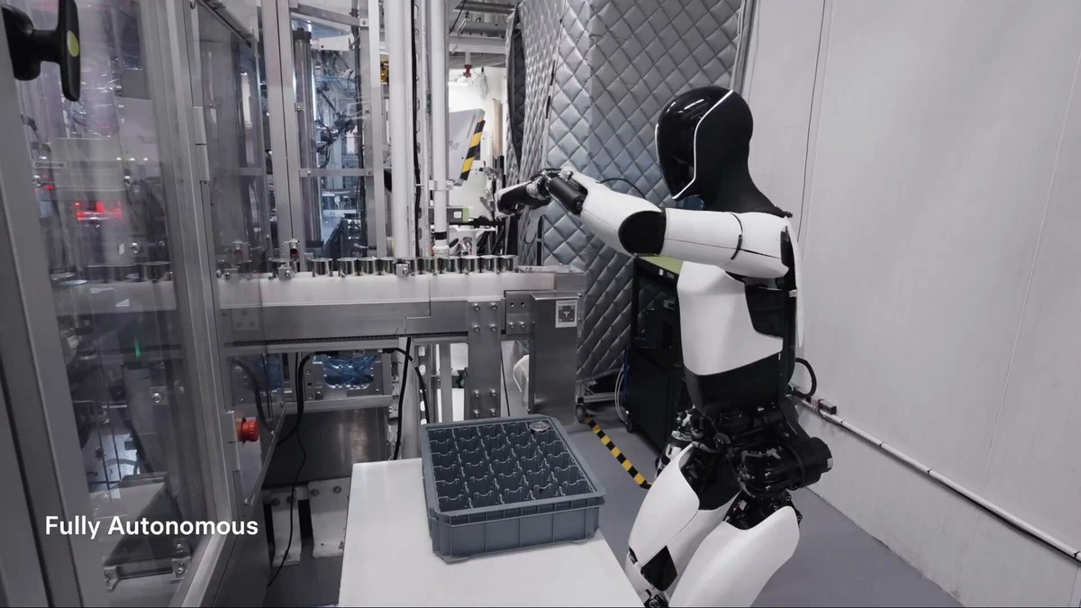 マスクの大詐欺。一見自律型ロボットは人間によって制御されていた