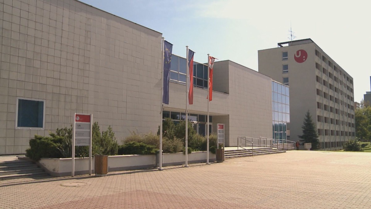 Ministerstvo podpoří ukrajinské studenty. Univerzita odstřihne ty ruské |  TN.cz