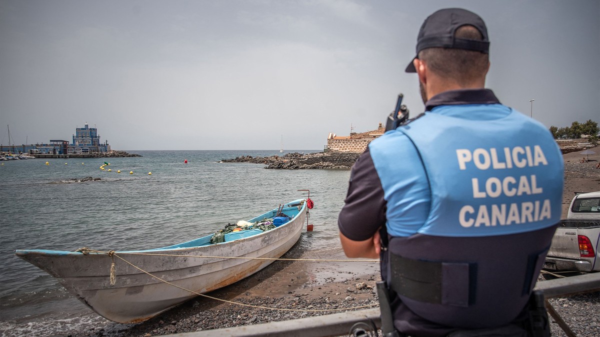 Turisté na Tenerife si stěžovali na zápach. V apartmánu našli mrtvoly v rozkladu