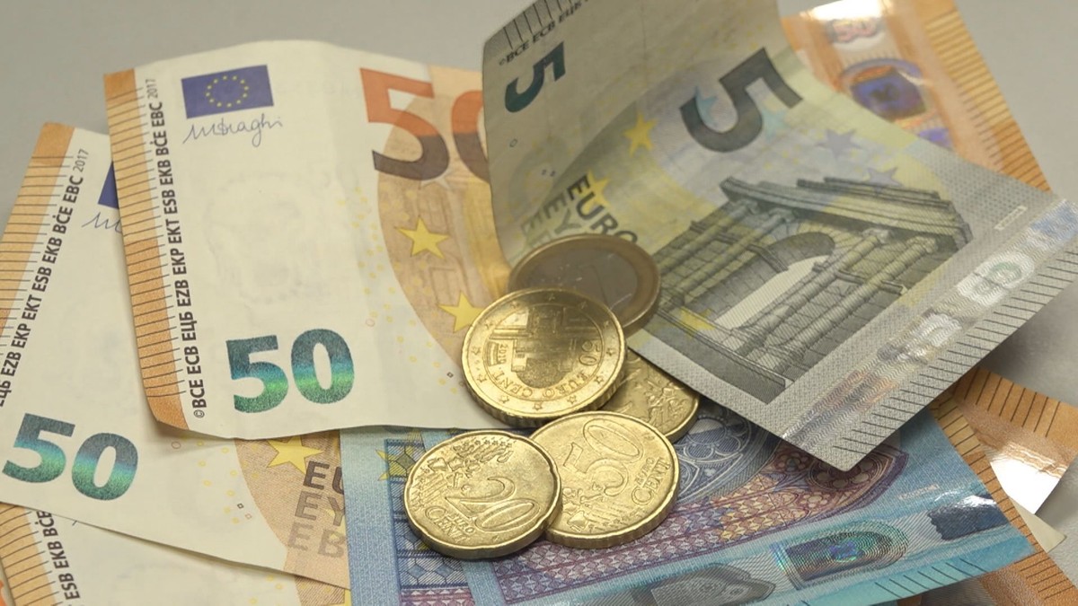 Que Vaut Le Dollar En Euro L'euro s'est affaibli et vaut la même chose que le dollar. Les