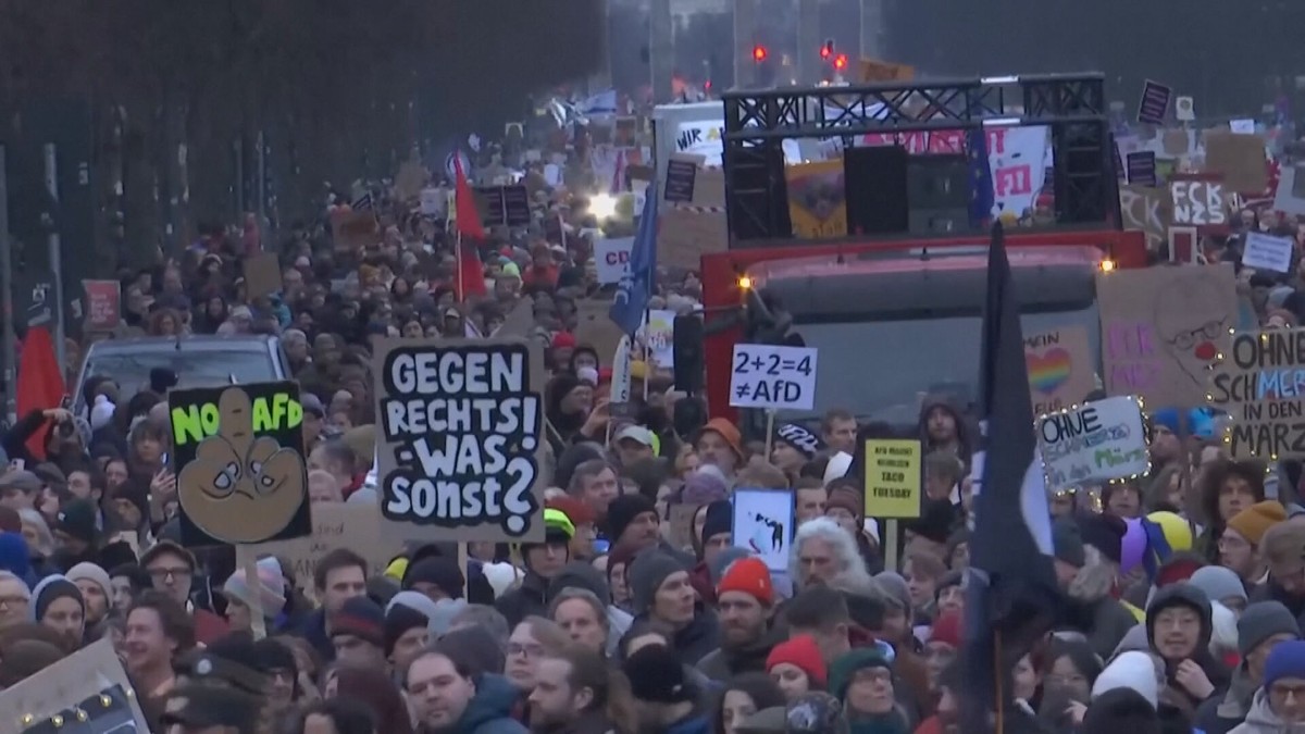 Německo na nohou: Lidé protestují proti zpřísnění migrační politiky