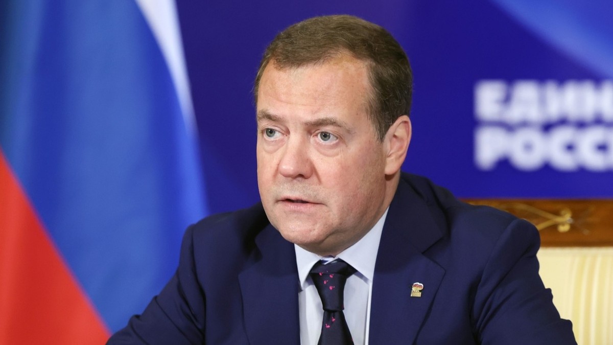 Medvedev ha ordinato l’assassinio del ministro della Difesa italiano, affermano i servizi segreti
