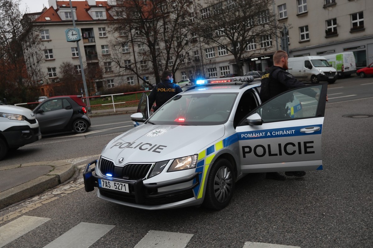 The police caught a man who was supposed to stab a woman in Brno.  He is charged with attempted murder