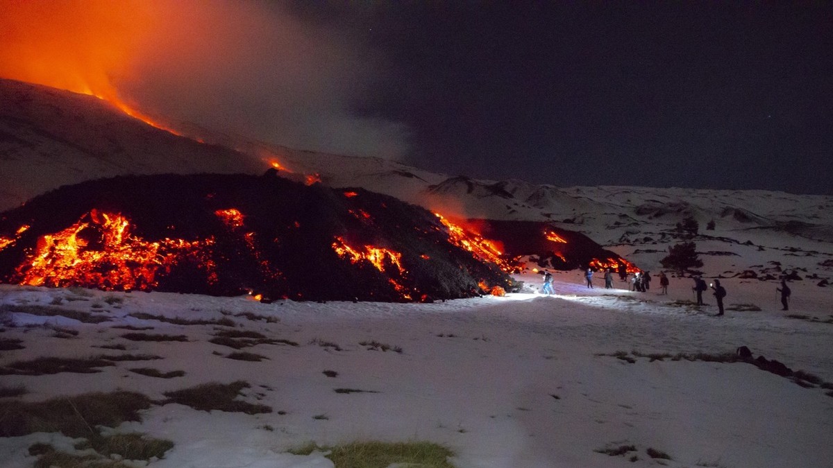 Erupce Etny láká tisíce turistů. Je to extrémně nebezpečné, zuří úřady ...