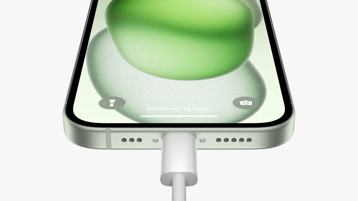 Apple Introduces New Line of iPhone Smartphones with EU Compliant Charging Connector