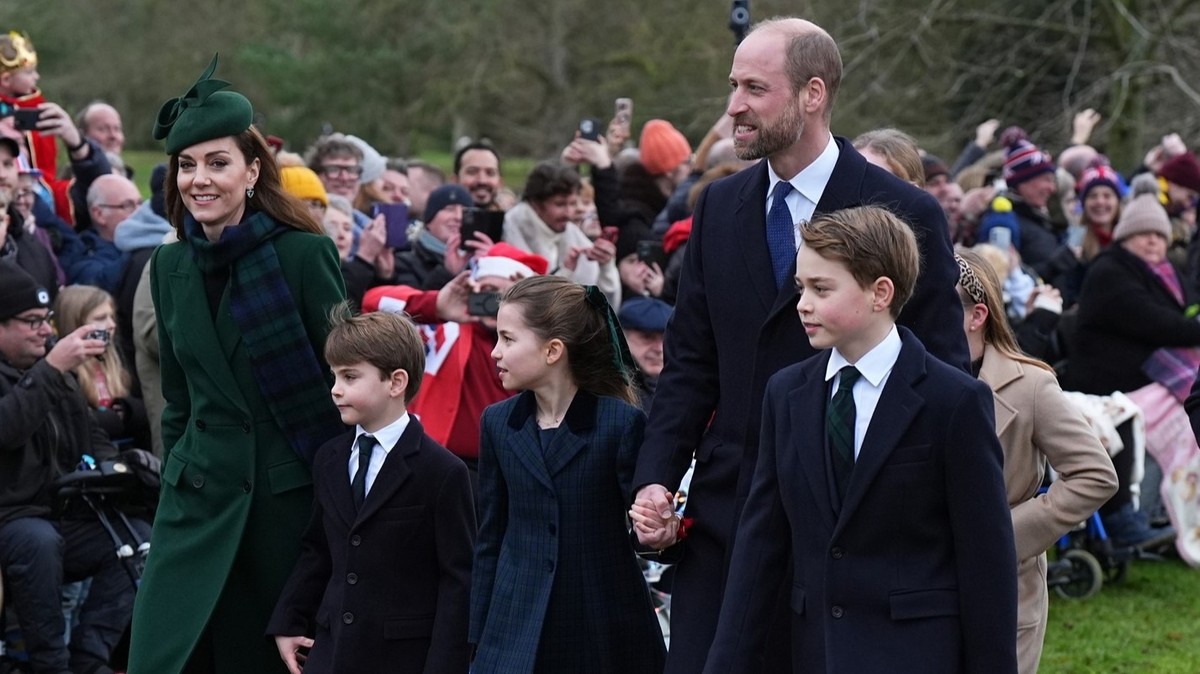 Kate s William vyrazili na vánoční bohoslužbu. Sladili se se všemi dětmi