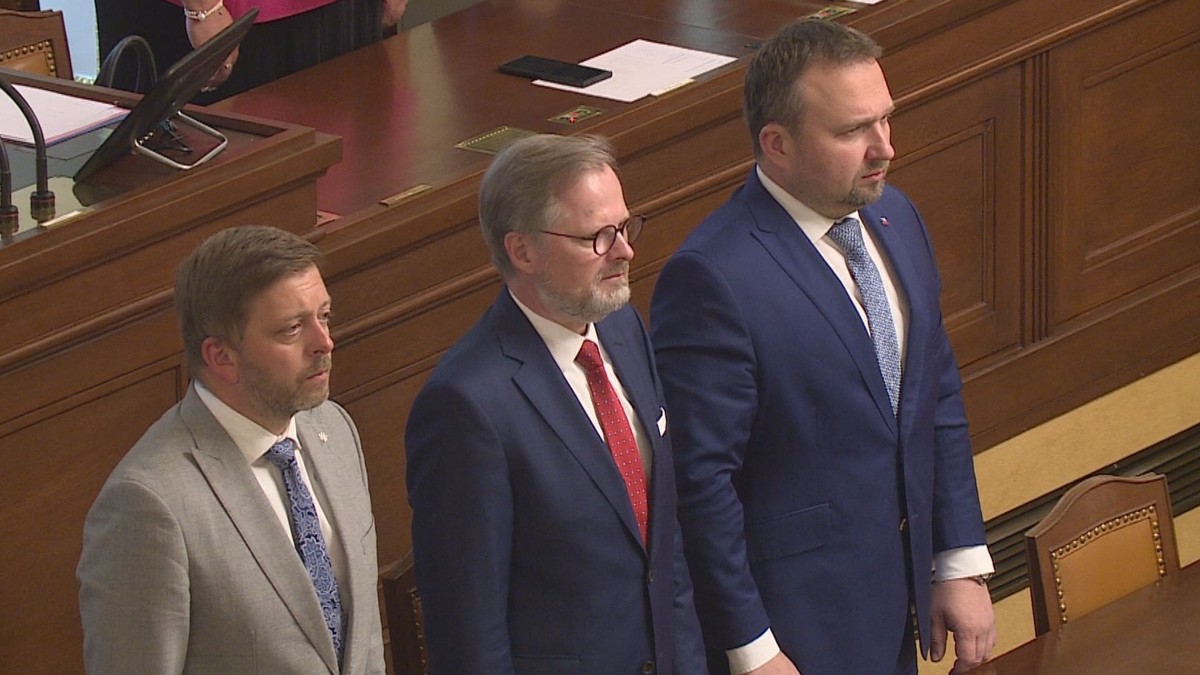 ANKETA: Vysvědčení dostala i vláda. Je to horší trojka, shodují se politologové