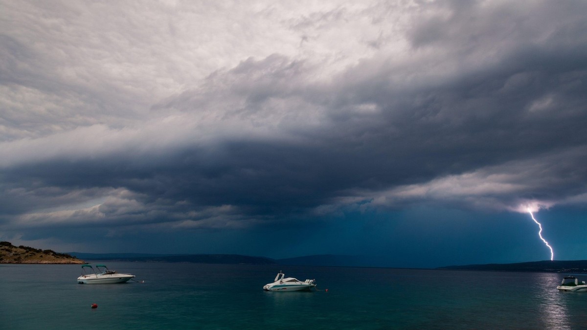 Tempeste e tornado devastanti: i disastri colpiranno la Croazia e l’Italia