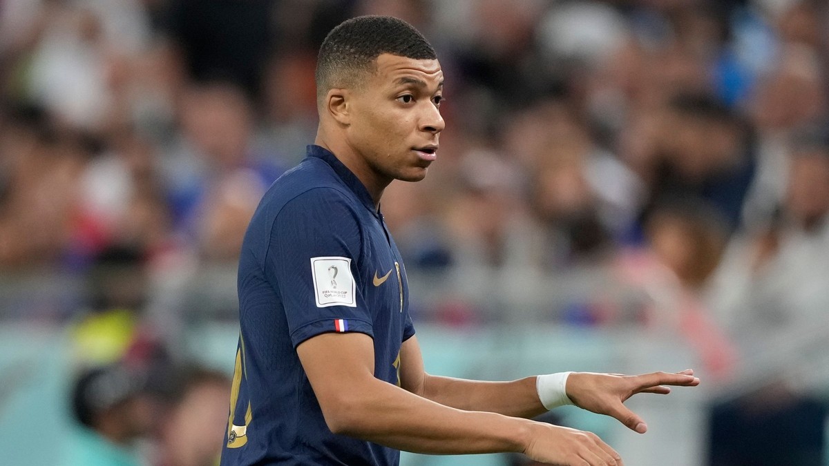 La plus grande star française a raté le dernier entraînement.  Mbappé souffre de blessures