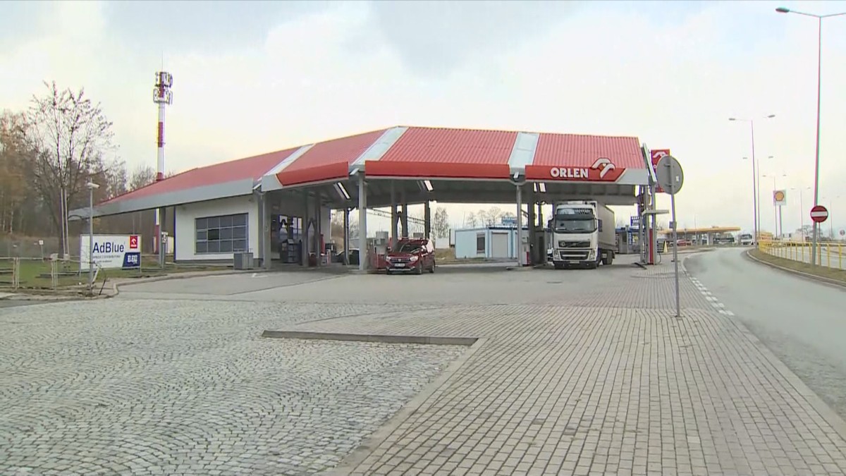 Ceny benzyny i oleju napędowego spadają w Polsce dzięki działaniom rządu