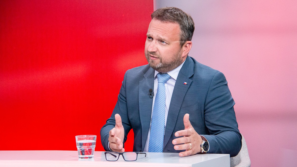 Jurečka oznámil, kolik přidá důchodcům. Průměrná penze bude téměř 22 tisíc
