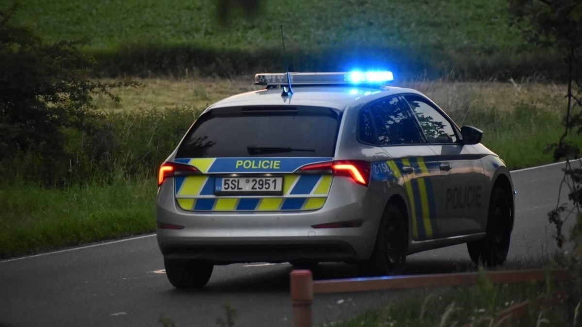 Srážka autobusu s autem na Kolínsku: Na místě jsou zranění, probíhá resuscitace