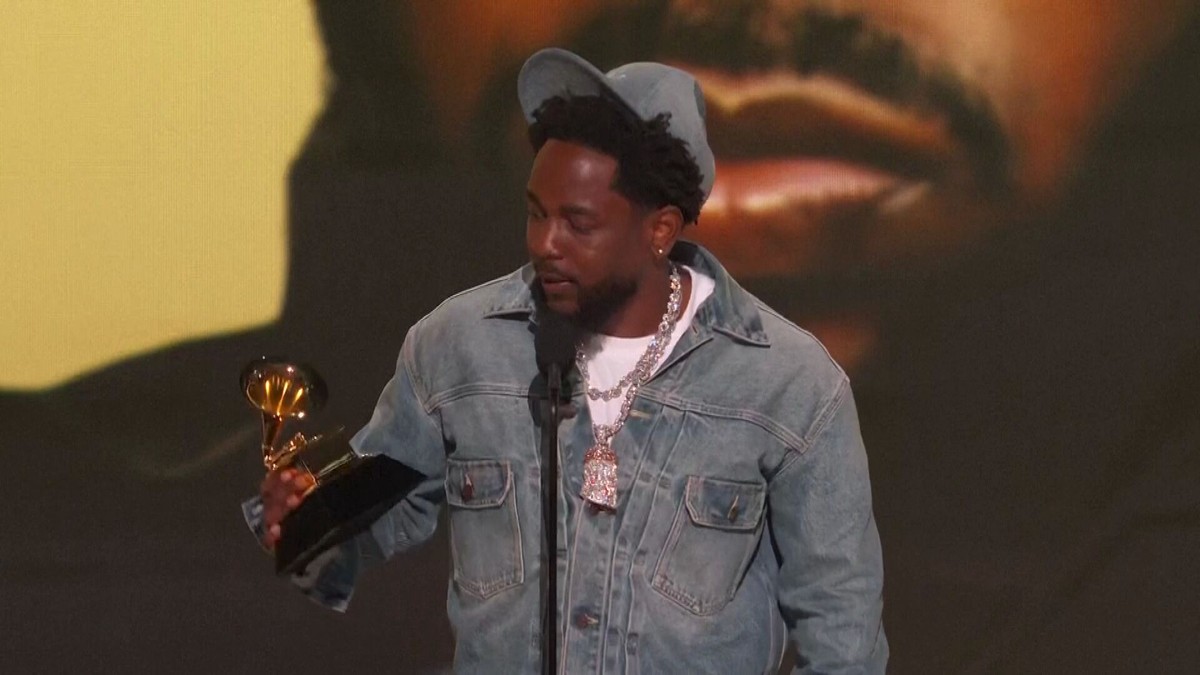 Letošní Grammy ovládl Kendrick Lamar. Beyoncé získala cenu za album roku